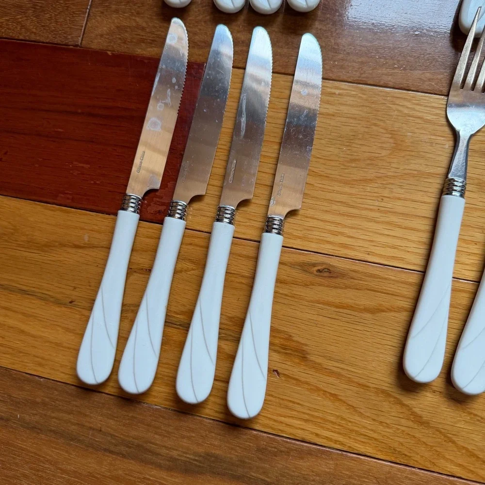 Gibson China White Plastic Handle Flatware 24 piece  Set‎ For 6